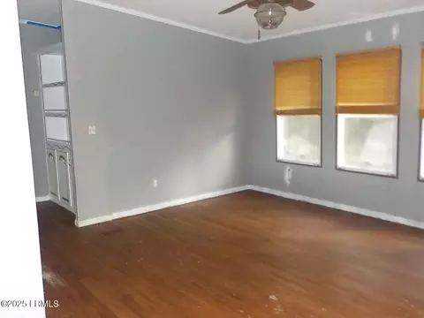 Living - 137 Windsor Rd, Burton, SC 29906 photo 1 of 2