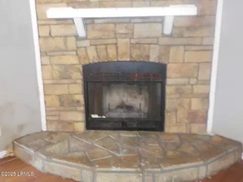 Living - 137 Windsor Rd, Burton, SC 29906 photo 2 of 2