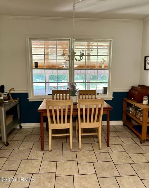Dining - 105 Harriett St, Hampton, SC 29924 photo 3 of 4
