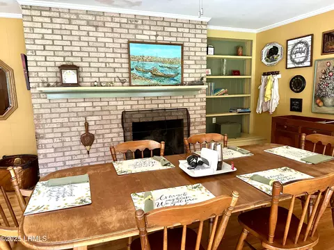 Dining - 105 Harriett St, Hampton, SC 29924 photo 1 of 4