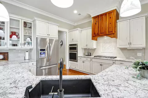 Kitchen - 208 Hampton Lake Dr, Bluffton, SC 29910 photo 2 of 5