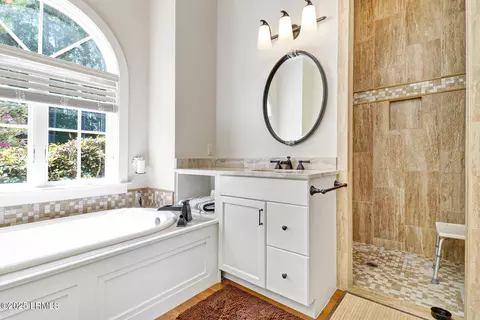 Bath - 208 Hampton Lake Dr, Bluffton, SC 29910 photo 4 of 7