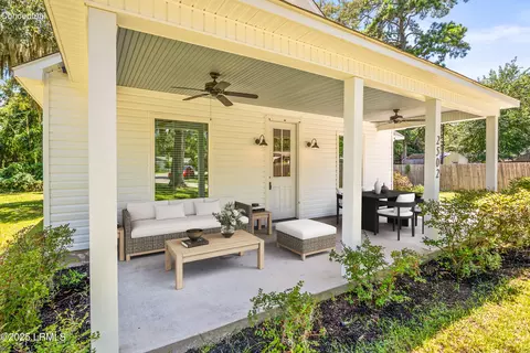 2502 Black Oak Cir, Beaufort, SC 29902