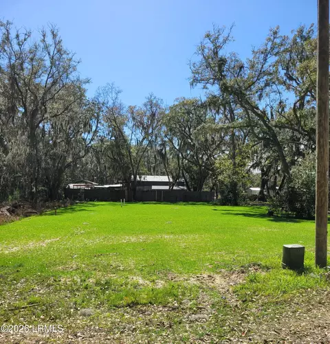 5 Mosse Rd, Saint Helena Island, SC 29920