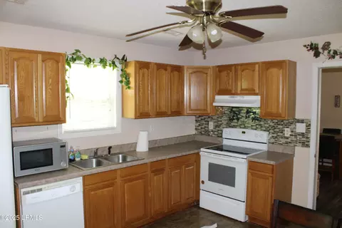 Kitchen - 609 Ashley Dr, Hampton, SC 29924 photo 1 of 1