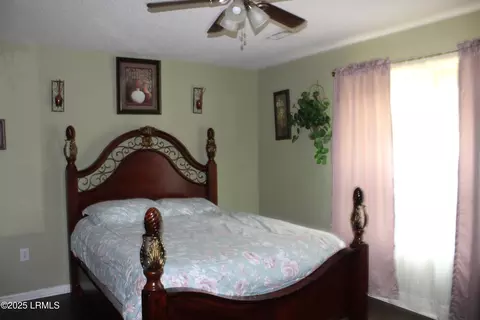Bedroom - 609 Ashley Dr, Hampton, SC 29924 photo 3 of 3