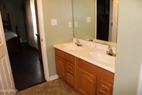 Bath - 609 Ashley Dr, Hampton, SC 29924 photo 1 of 2