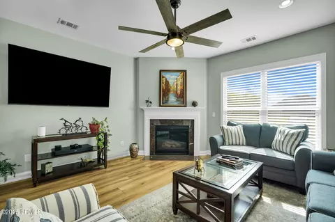 Living - 18 Bainbridge Way, Bluffton, SC 29910 photo 6 of 7