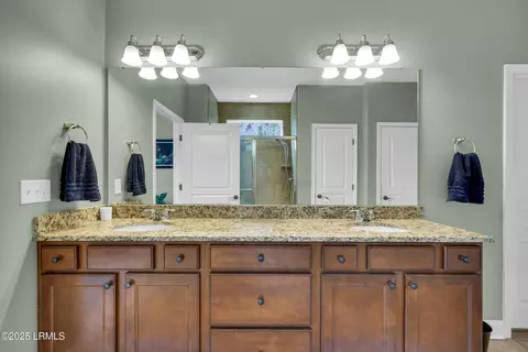 Bath - 18 Bainbridge Way, Bluffton, SC 29910 photo 2 of 9