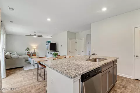 Kitchen - 5 Cedar View Cir, Bluffton, SC 29909 photo 5 of 7