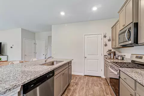 Kitchen - 5 Cedar View Cir, Bluffton, SC 29909 photo 7 of 7