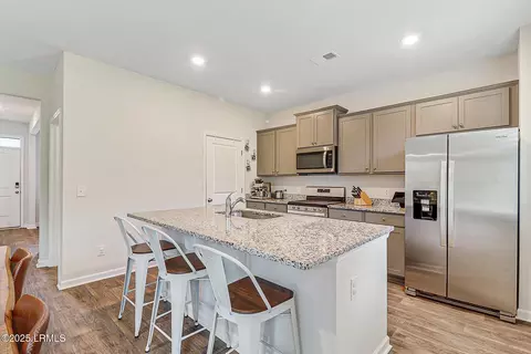 Kitchen - 5 Cedar View Cir, Bluffton, SC 29909 photo 2 of 7