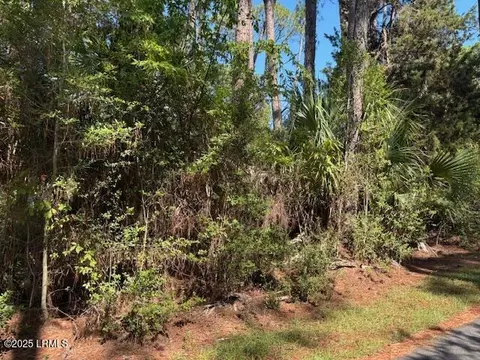 21 Lakeview Ln, Harbor Island, SC 29920