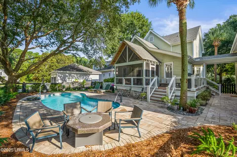 4 Waterbird Dr, Beaufort, SC 29907