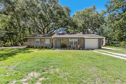 1 Country Manor Rd, Beaufort, SC 29906