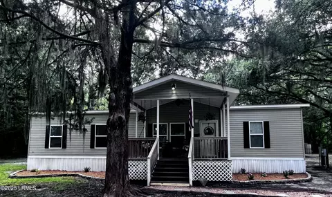 1610 Charleston Dr, Beaufort, SC 29906