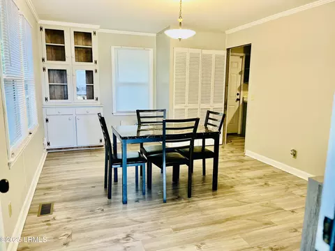 Dining - 305 Alabama St, Hampton, SC 29924 photo 2 of 4