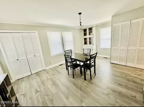 Dining - 305 Alabama St, Hampton, SC 29924 photo 1 of 4
