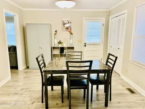Dining - 305 Alabama St, Hampton, SC 29924 photo 4 of 4