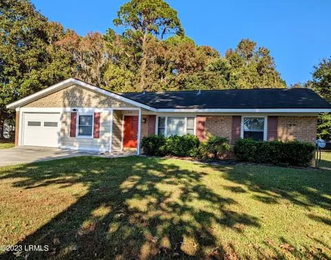 611 Broad River Dr, Beaufort, SC 29906