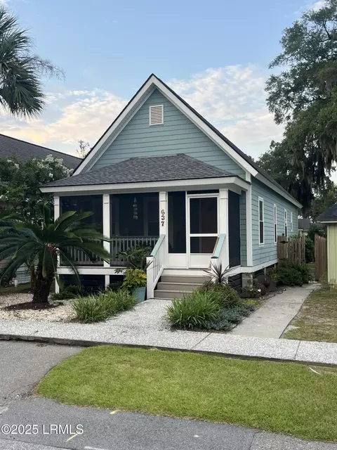 637 16th St, Port Royal, SC 29935