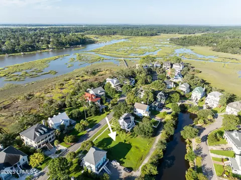 66 Petigru Dr, Beaufort, SC 29902