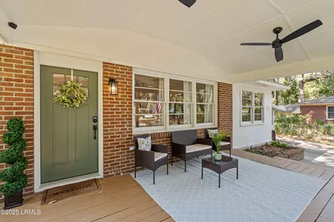 510 Center Dr W, Beaufort, SC 29902