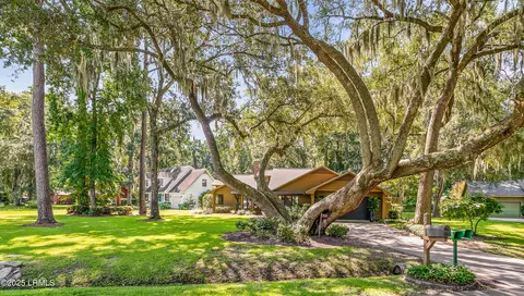 22 Chesterfield Lake Dr, Beaufort, SC 29906