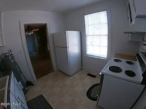 Kitchen - 400 Schley St, Hampton, SC 29924 photo 2 of 2