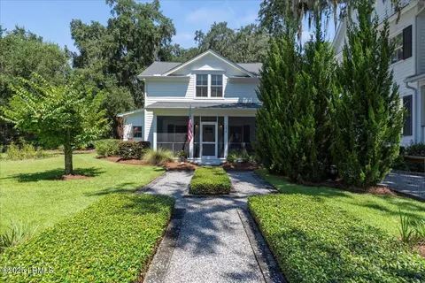 1016 12th St, Port Royal, SC 29935