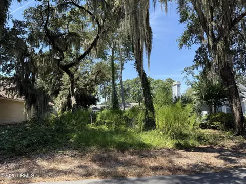 152 Locust Fence Rd, Saint Helena Island, SC 29920