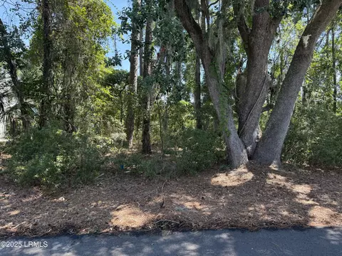 253 Locust Fence Rd, Saint Helena Island, SC 29920