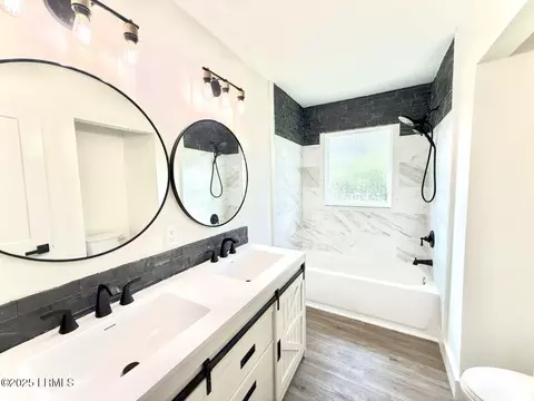 Bath - 802 5th St E, Hampton, SC 29924 photo 2 of 2