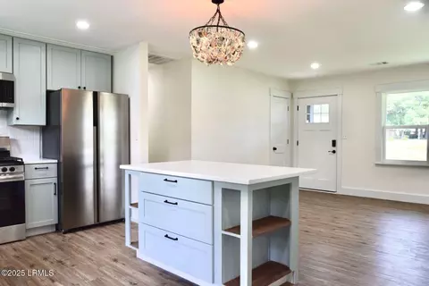 Kitchen - 802 5th St E, Hampton, SC 29924 photo 1 of 3