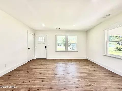 Living - 802 5th St E, Hampton, SC 29924 photo 3 of 3