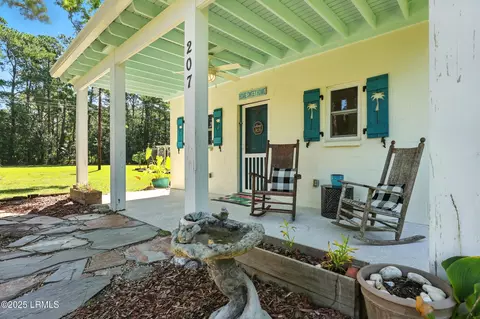 207 Goethe Hill Rd, Beaufort, SC 29906