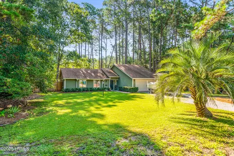 14 Wade Hampton Dr, Beaufort, SC 29907