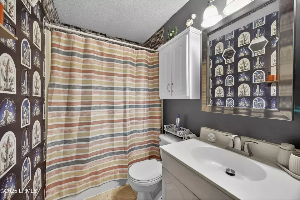 Bath - 32 Parker Dr, Beaufort, SC 29906 photo 2 of 2