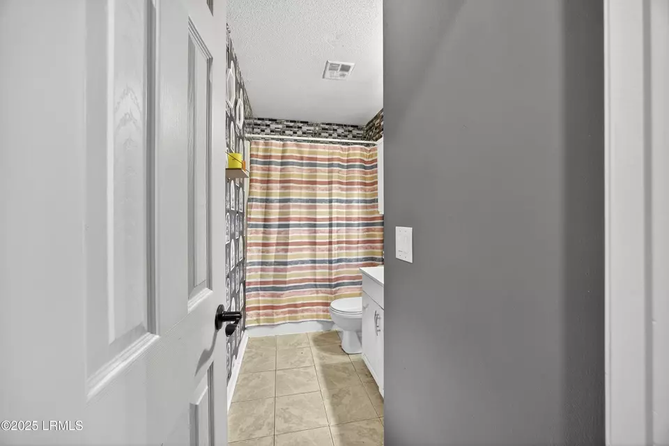 Bath - 32 Parker Dr, Beaufort, SC 29906 photo 1 of 2