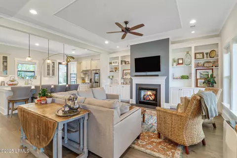 Living - 302 Castaway Dr, Bluffton, SC 29910 photo 2 of 4