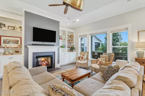 Living - 302 Castaway Dr, Bluffton, SC 29910 photo 3 of 4