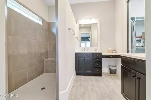 Bath - 302 Castaway Dr, Bluffton, SC 29910 photo 1 of 5