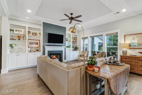 Living - 302 Castaway Dr, Bluffton, SC 29910 photo 4 of 4