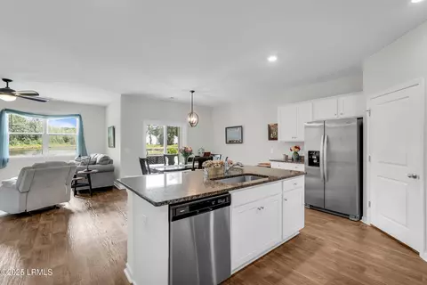 Kitchen - 89 Cedar View Cir, Bluffton, SC 29909 photo 3 of 6