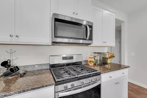 Kitchen - 89 Cedar View Cir, Bluffton, SC 29909 photo 6 of 6