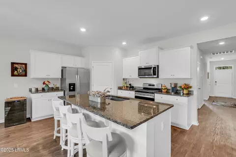 Kitchen - 89 Cedar View Cir, Bluffton, SC 29909 photo 2 of 6