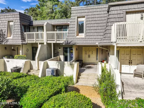 1 Gloucester Rd #105, Hilton Head Island, SC 29928