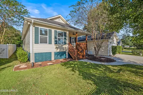 33 Kings Cross Ct, Beaufort, SC 29902