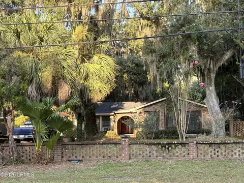 1006 Battery Creek Rd, Beaufort, SC 29902