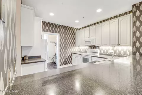 Kitchen - 5 Crescent Point Dr #B, Bluffton, SC 29910 photo 3 of 6